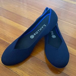 Barely worn, size 10, blue Rothy’s.
